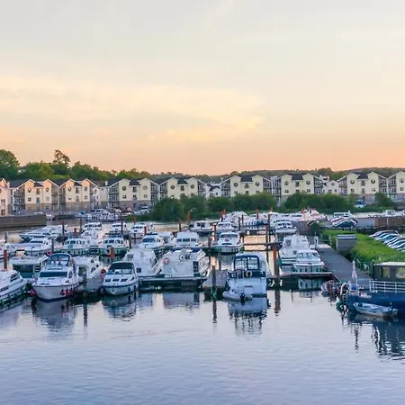 Five Bedroom Waterfront House Nyaraló Carrick on Shannon
