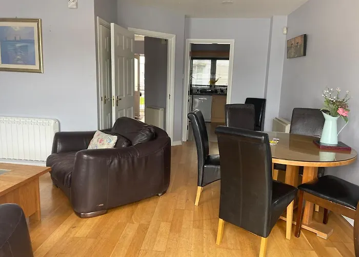 Five Bedroom Waterfront House 度假居 Carrick on Shannon