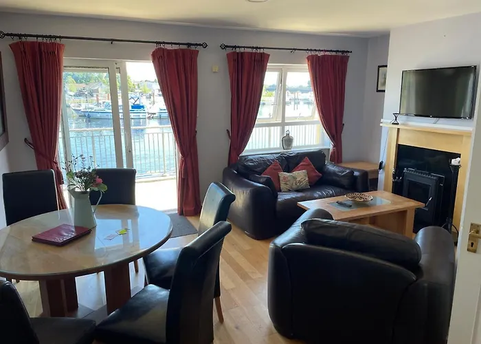 度假居 Five Bedroom Waterfront House